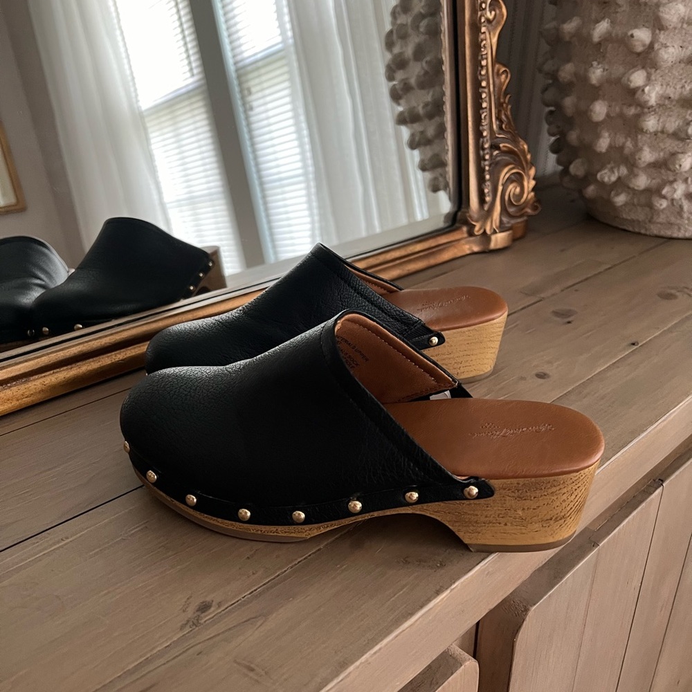 Clogs